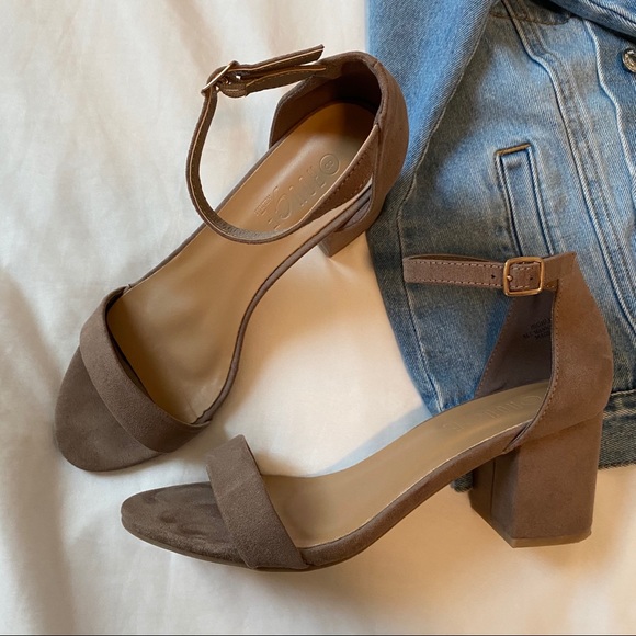 Taupe short block heel sandals - Picture 5 of 5
